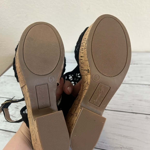 American Eagle Platform Textured lace Upper Sandals
Size 5 - Picture 4 of 10